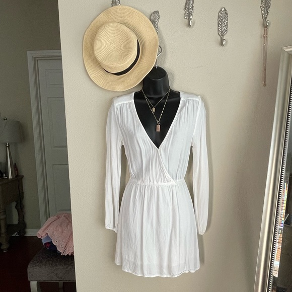 MINKPINK Dresses & Skirts - Mink Pink white dress Sz XS